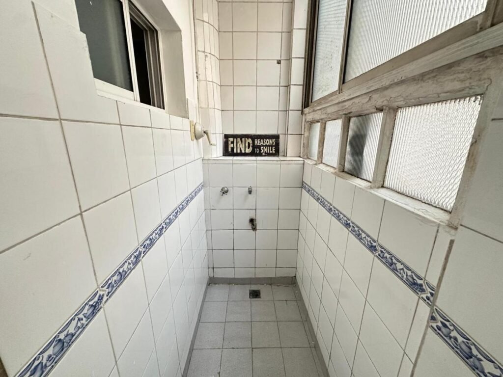 2068993978
