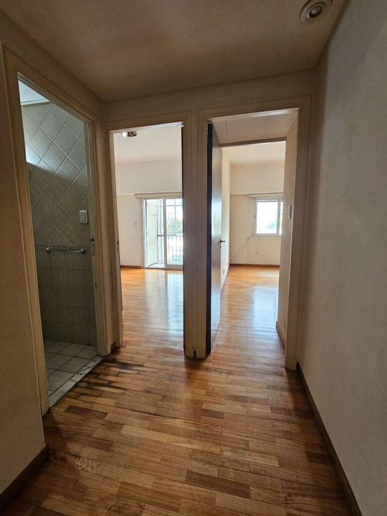 2069271823-1